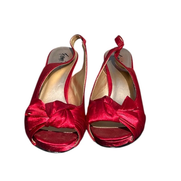 Women’s red satin with a bow open toe hi heels. By Fioni Night. Sze 10. - Picture 3 of 5